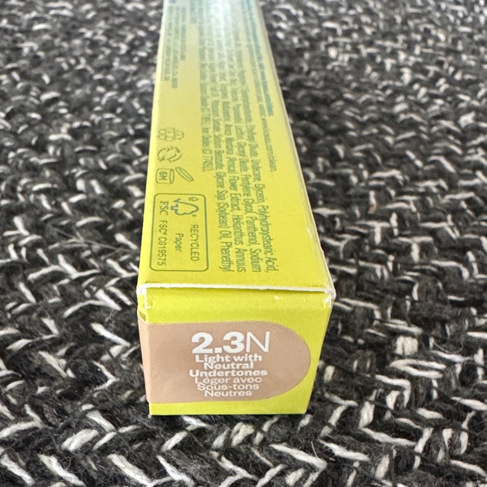 Kosas Revealer Brightening Concealer - 2.3N light with neutral undertone - Picture 2 of 2